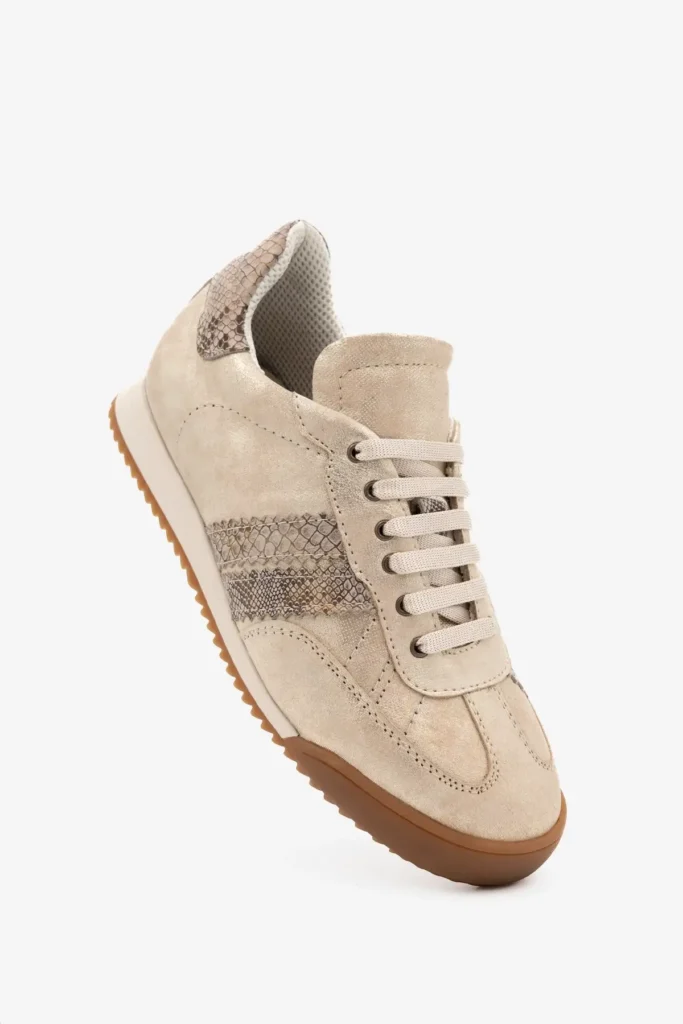 patike sa metalik efektom