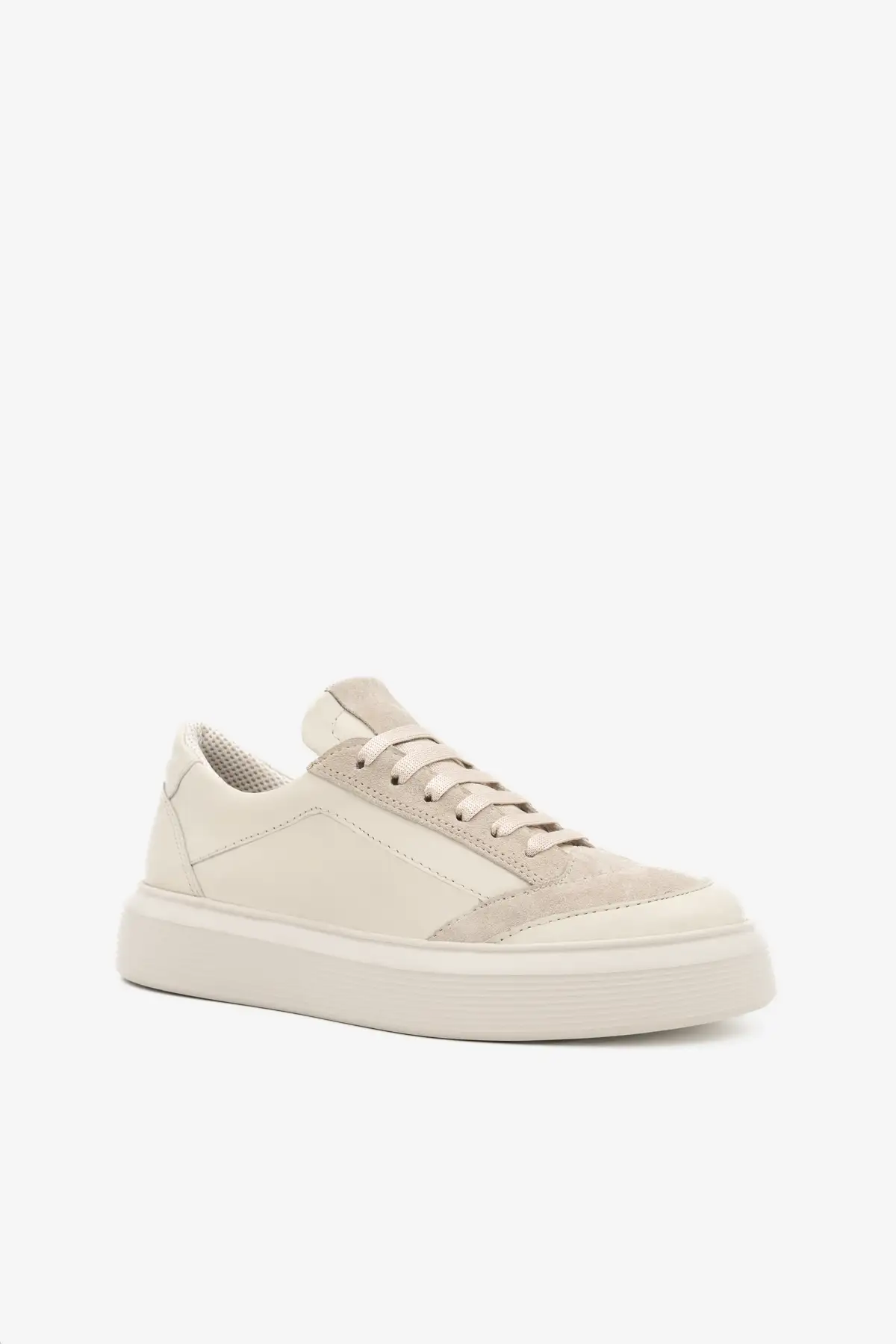 Monohromatske bež patike