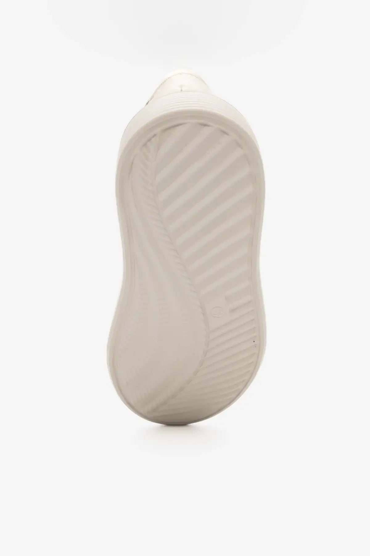 Monohromatske bež patike