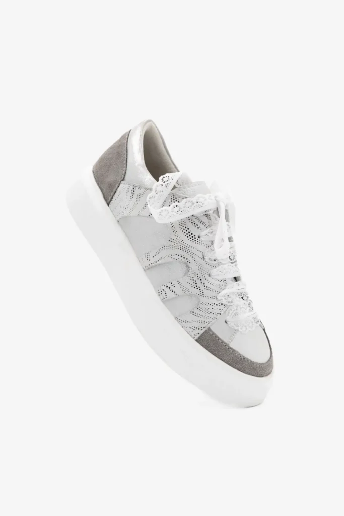 pertle sa čipkastim pertlama