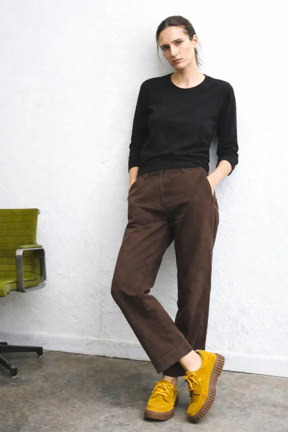 velur patike mustard