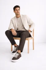 Braon patike sa teksturom